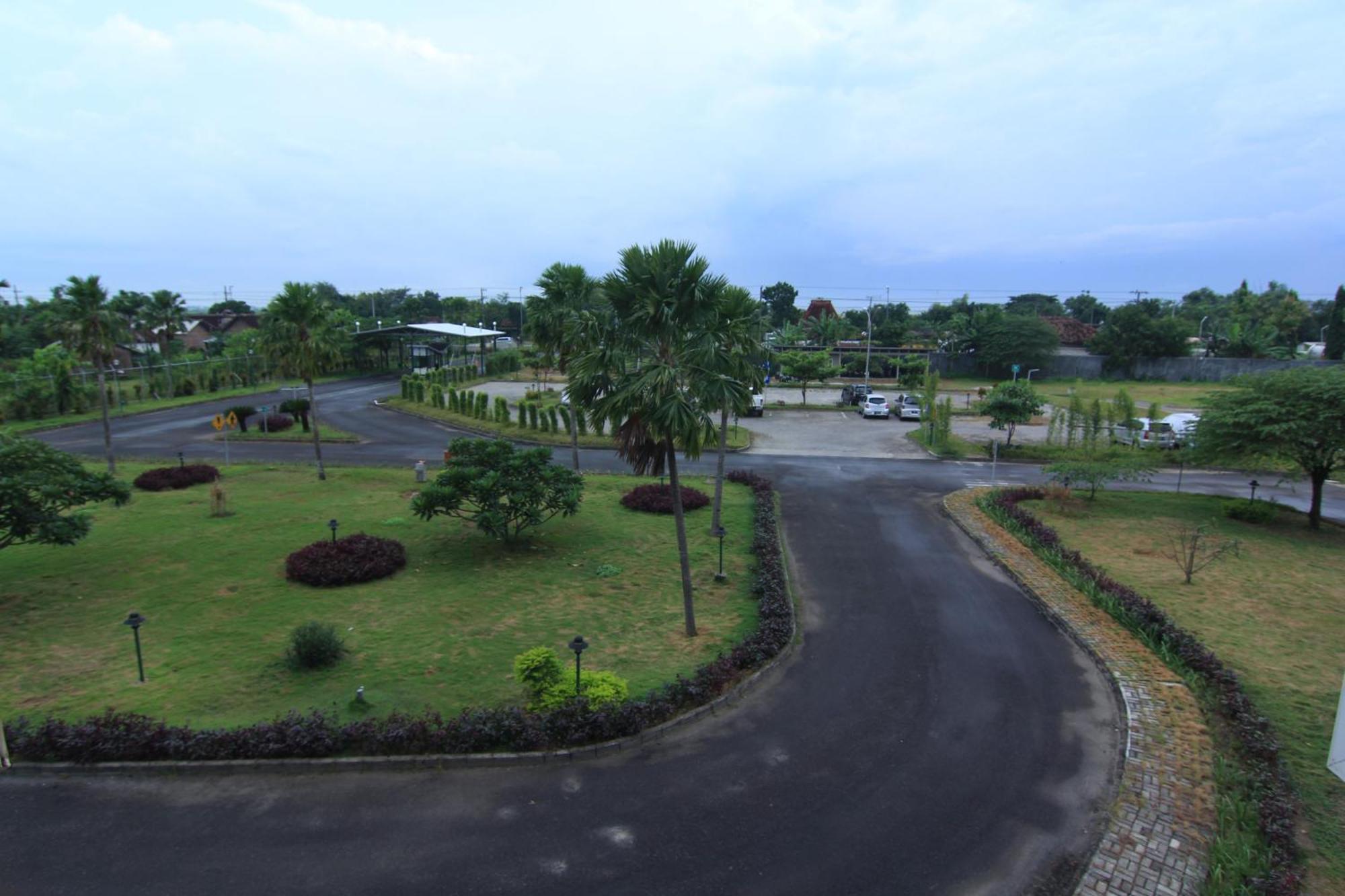 Hotel Bonero Residence Bojonegoro Exterior photo